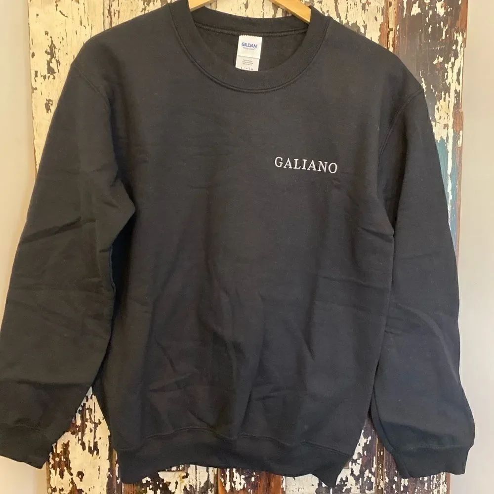 NWOT Galiano sweatshirt size small. Unisex.